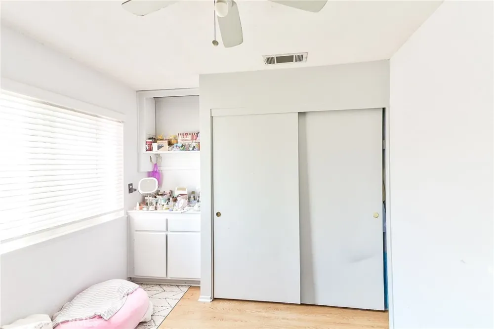 8936 summerwood way Fontana, CA 92335