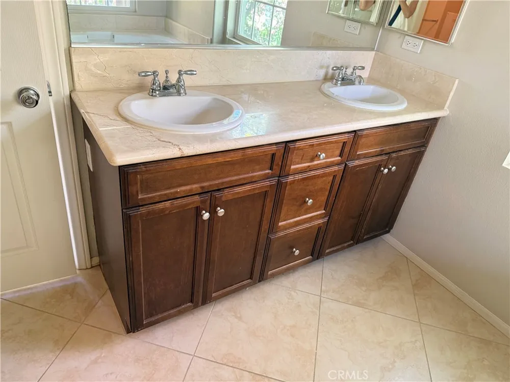 15231 Calverton Tustin, CA 92782