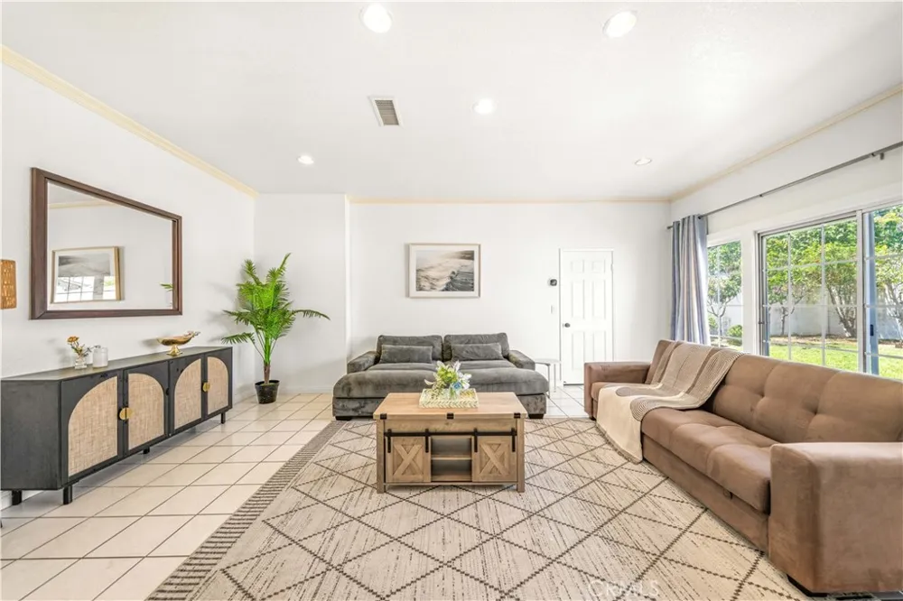 15213 Daphne Avenue Gardena, CA 90249