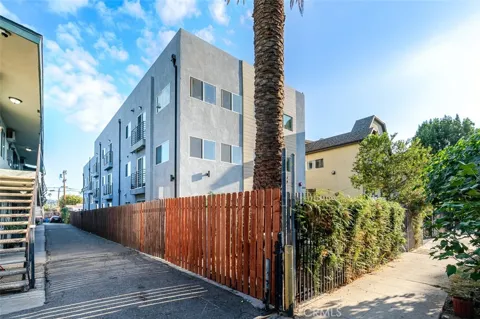 3324 Chapman