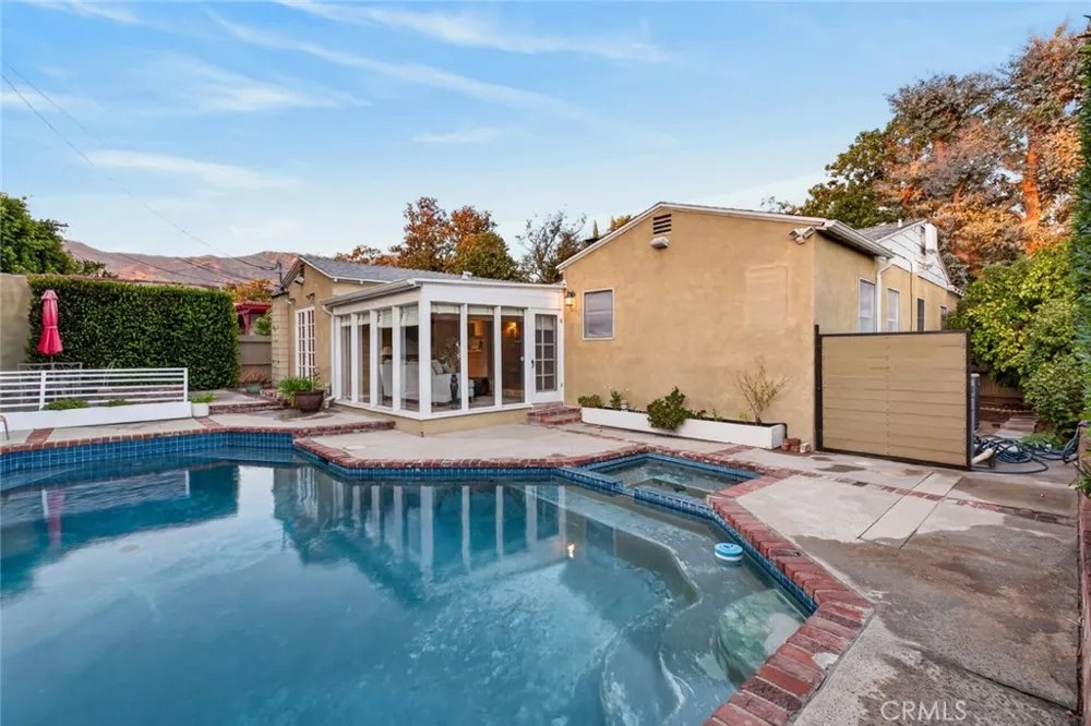 1321 Graynold Glendale, CA 91202