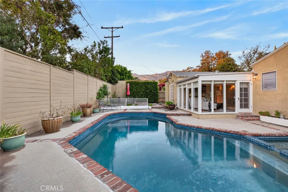 1321 Graynold Glendale, CA 91202