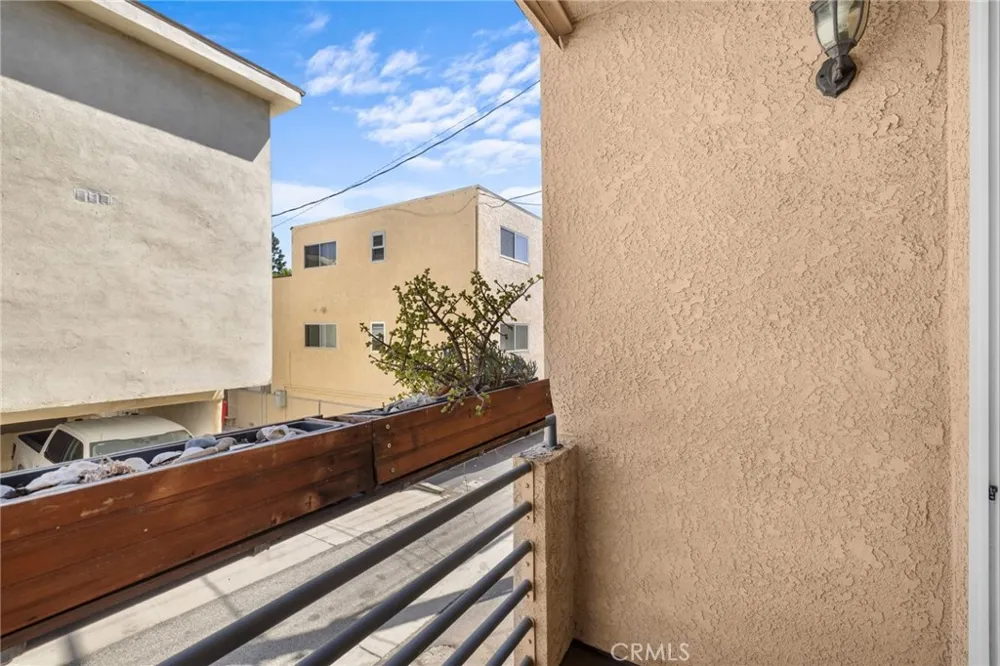 528 E. San Jose Ave #110 Burbank, CA 91501