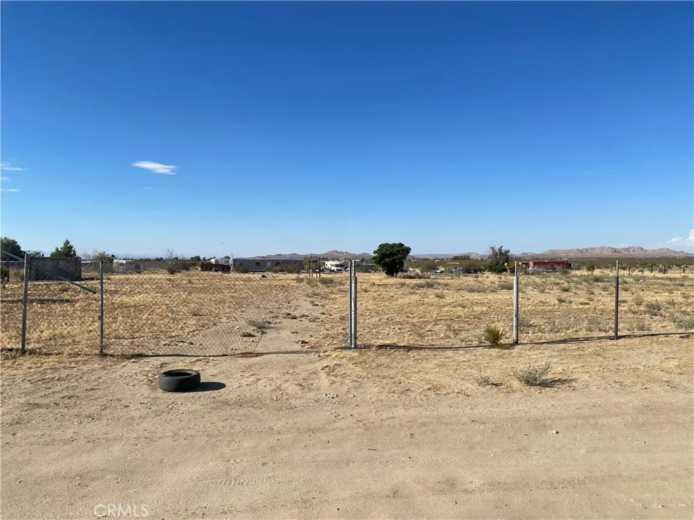 12 116th E Pearblossom, CA 93553