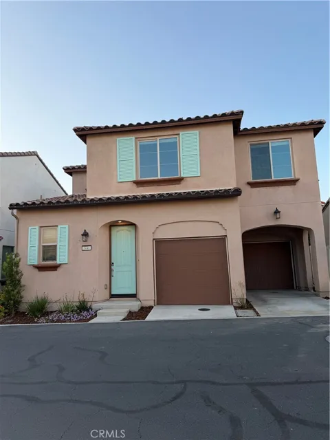 1446 E Laurelwood