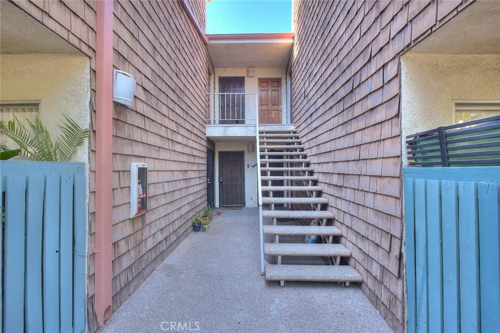 5700 Etiwanda #212 Tarzana, CA 91356