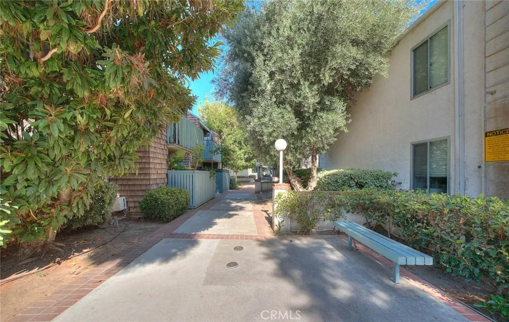 5700 Etiwanda #212 Tarzana, CA 91356