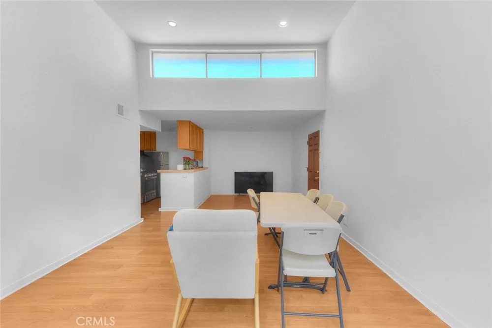5700 Etiwanda #212 Tarzana, CA 91356