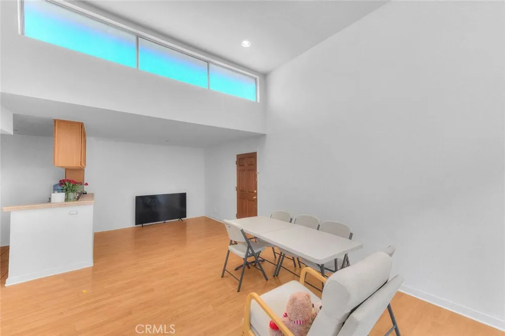 5700 Etiwanda #212 Tarzana, CA 91356