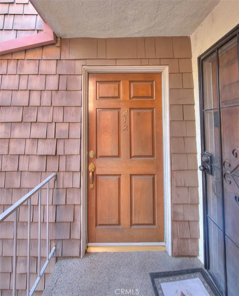 5700 Etiwanda #212 Tarzana, CA 91356