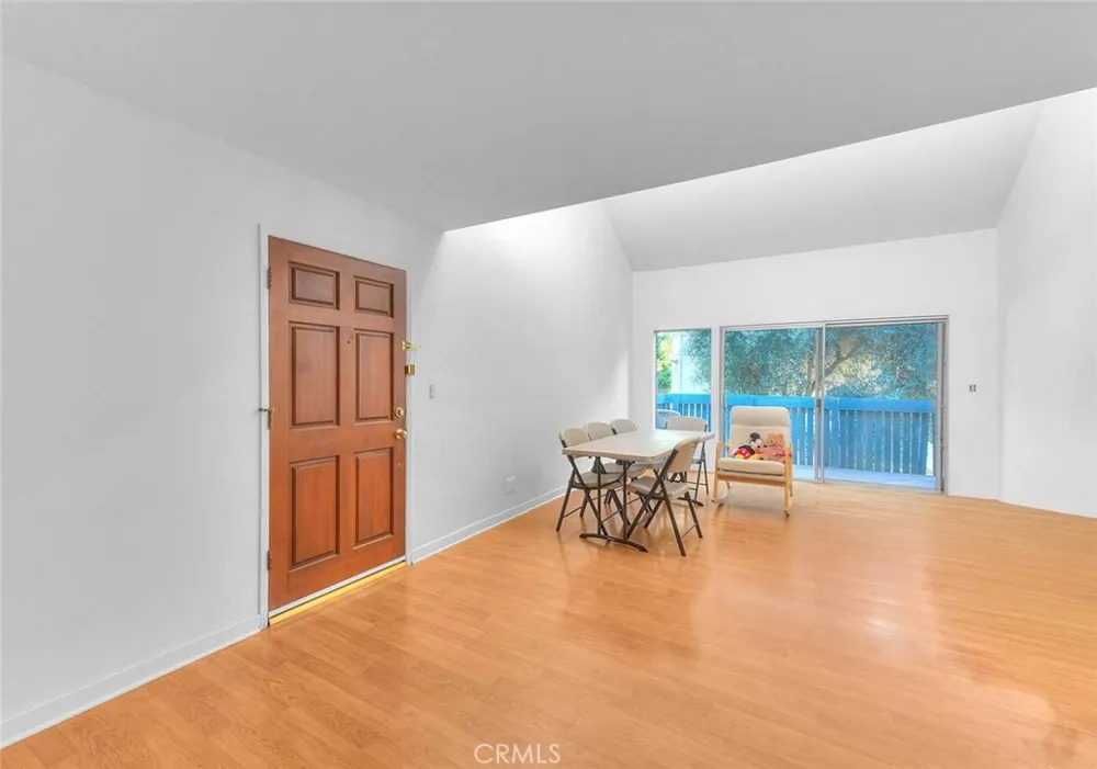 5700 Etiwanda #212 Tarzana, CA 91356