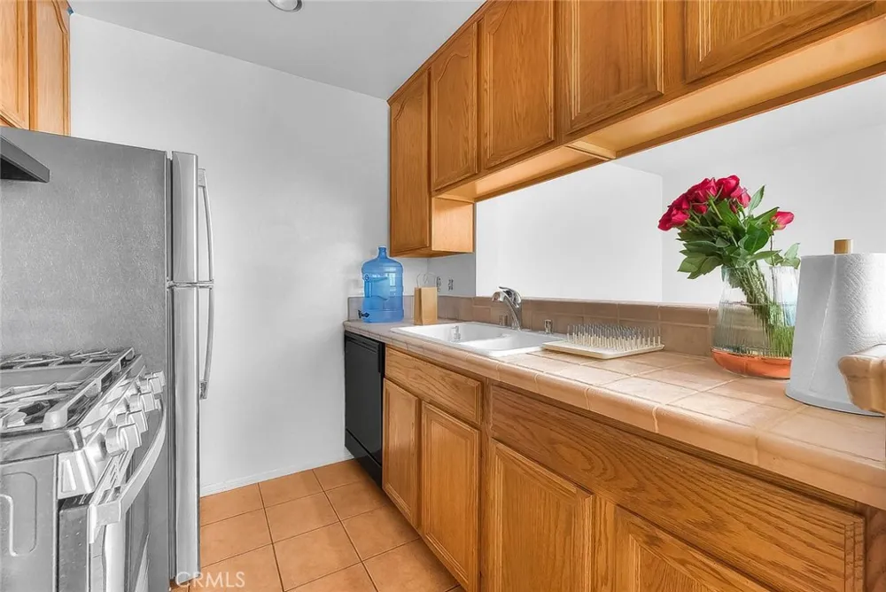 5700 Etiwanda #212 Tarzana, CA 91356