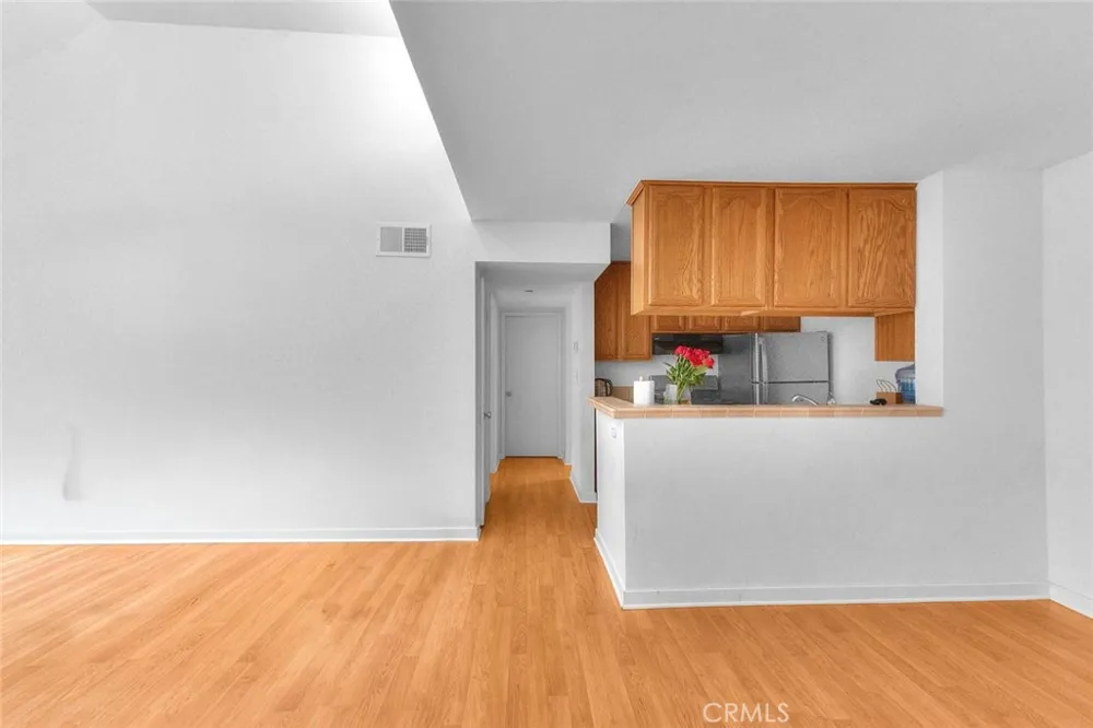 5700 Etiwanda #212 Tarzana, CA 91356