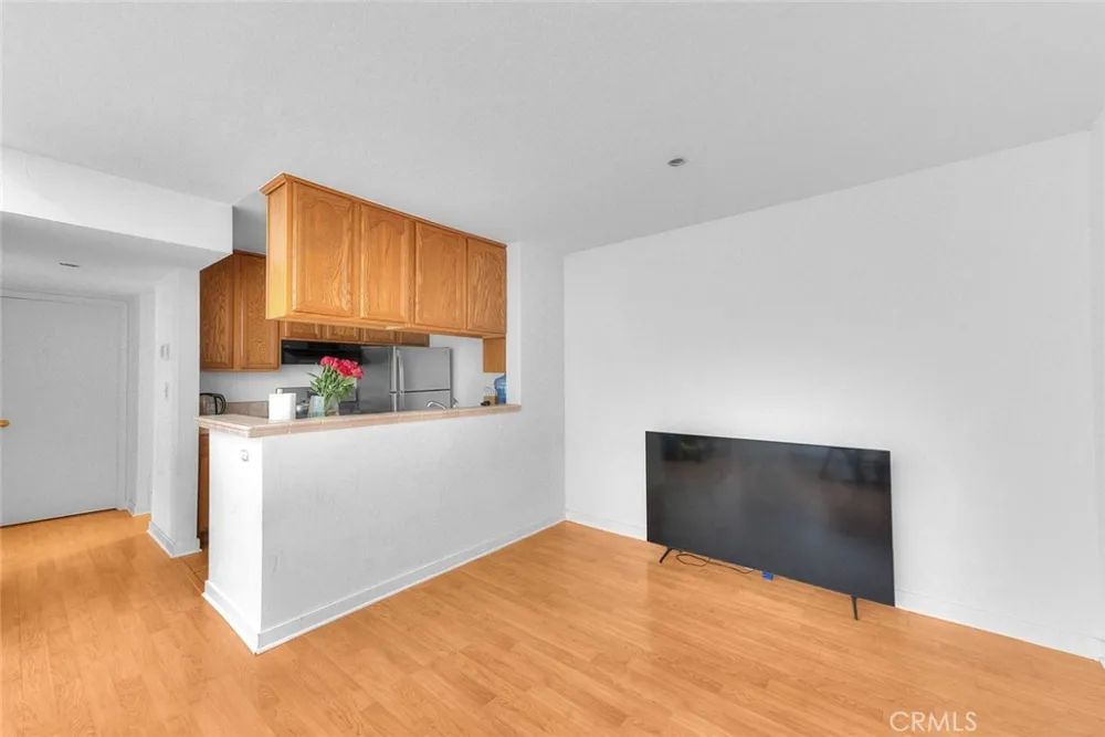 5700 Etiwanda #212 Tarzana, CA 91356