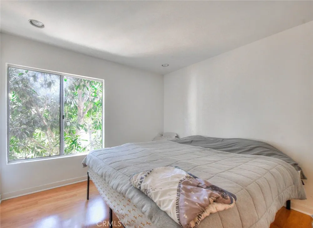 5700 Etiwanda #212 Tarzana, CA 91356