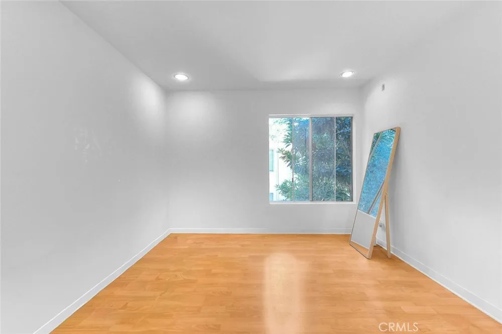5700 Etiwanda #212 Tarzana, CA 91356