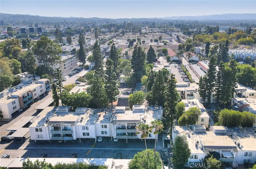 5700 Etiwanda #212 Tarzana, CA 91356