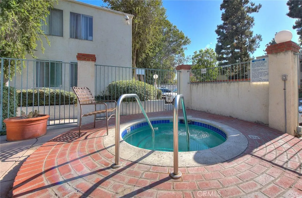 5700 Etiwanda #212 Tarzana, CA 91356