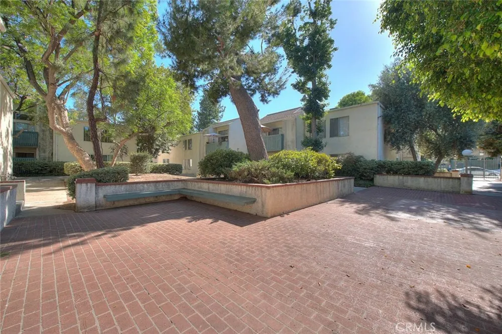 5700 Etiwanda #212 Tarzana, CA 91356