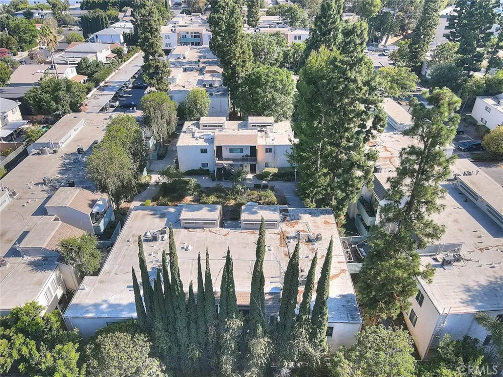 5700 Etiwanda #212 Tarzana, CA 91356