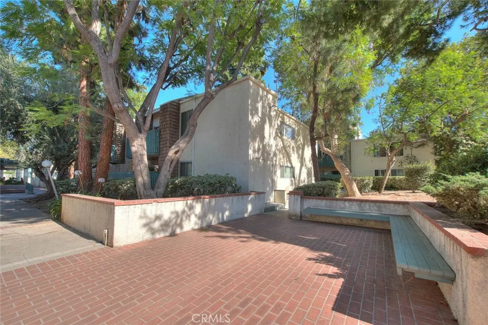 5700 Etiwanda #212 Tarzana, CA 91356