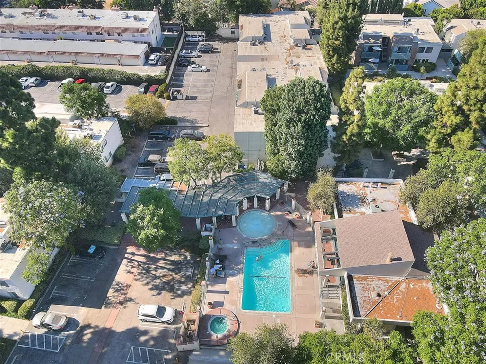 5700 Etiwanda #212 Tarzana, CA 91356
