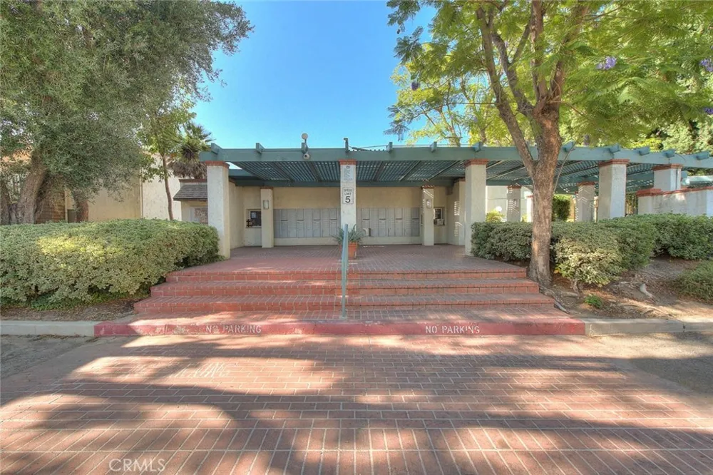 5700 Etiwanda #212 Tarzana, CA 91356