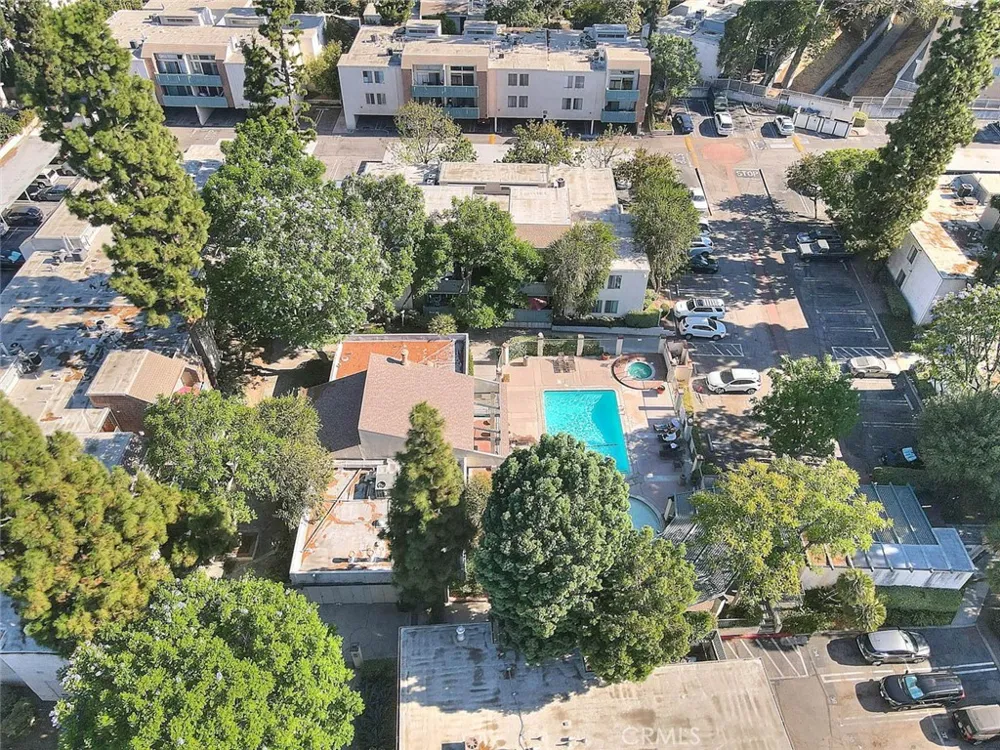 5700 Etiwanda #212 Tarzana, CA 91356