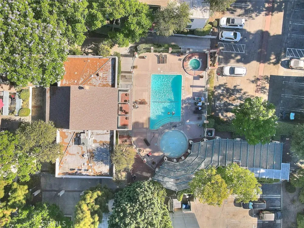 5700 Etiwanda #212 Tarzana, CA 91356