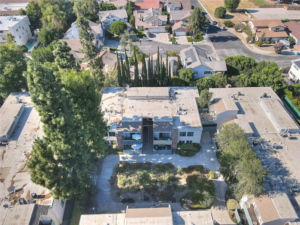 5700 Etiwanda #212 Tarzana, CA 91356