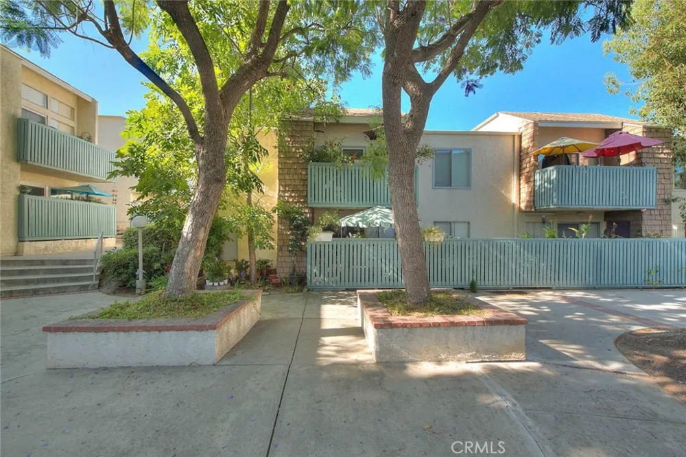 5700 Etiwanda #212 Tarzana, CA 91356
