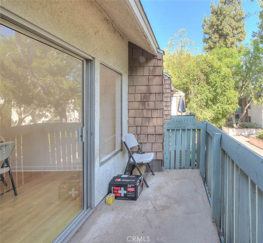 5700 Etiwanda #212 Tarzana, CA 91356