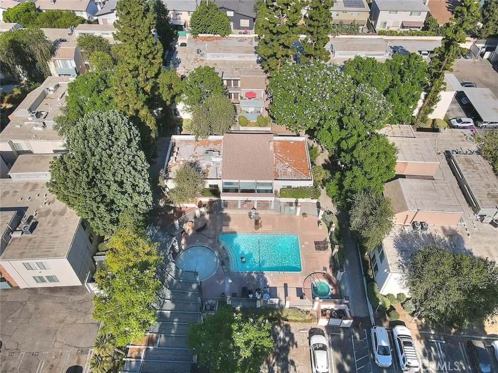 5700 Etiwanda #212 Tarzana, CA 91356
