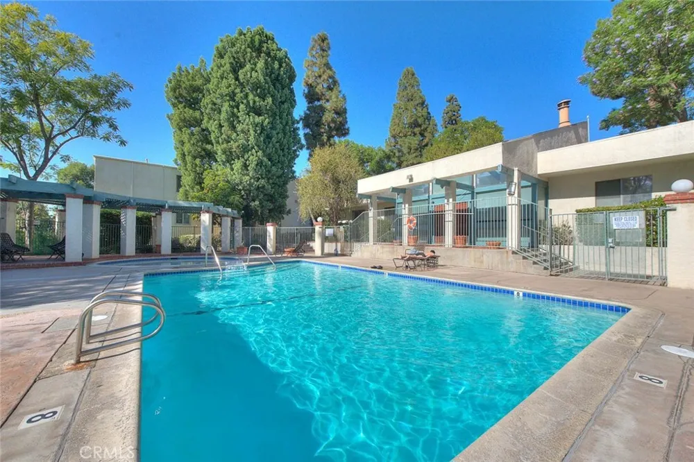 5700 Etiwanda #212 Tarzana, CA 91356