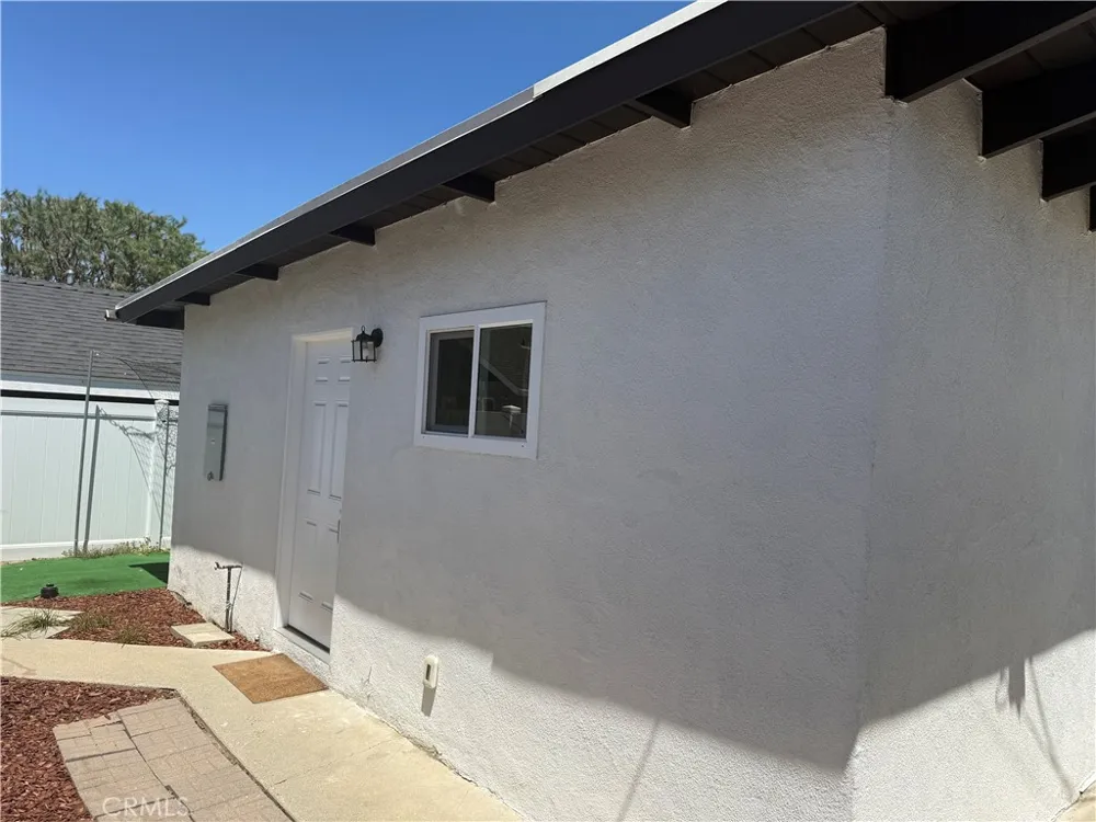 1395 3rd La Verne, CA 91750