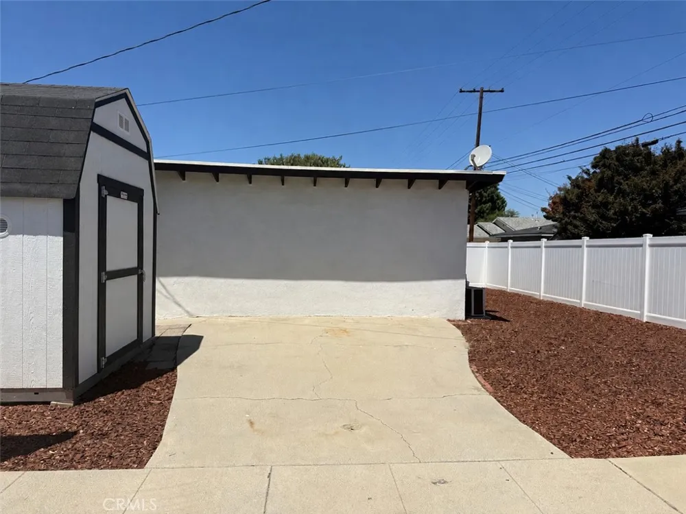 1395 3rd La Verne, CA 91750