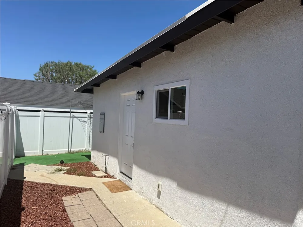 1395 3rd La Verne, CA 91750