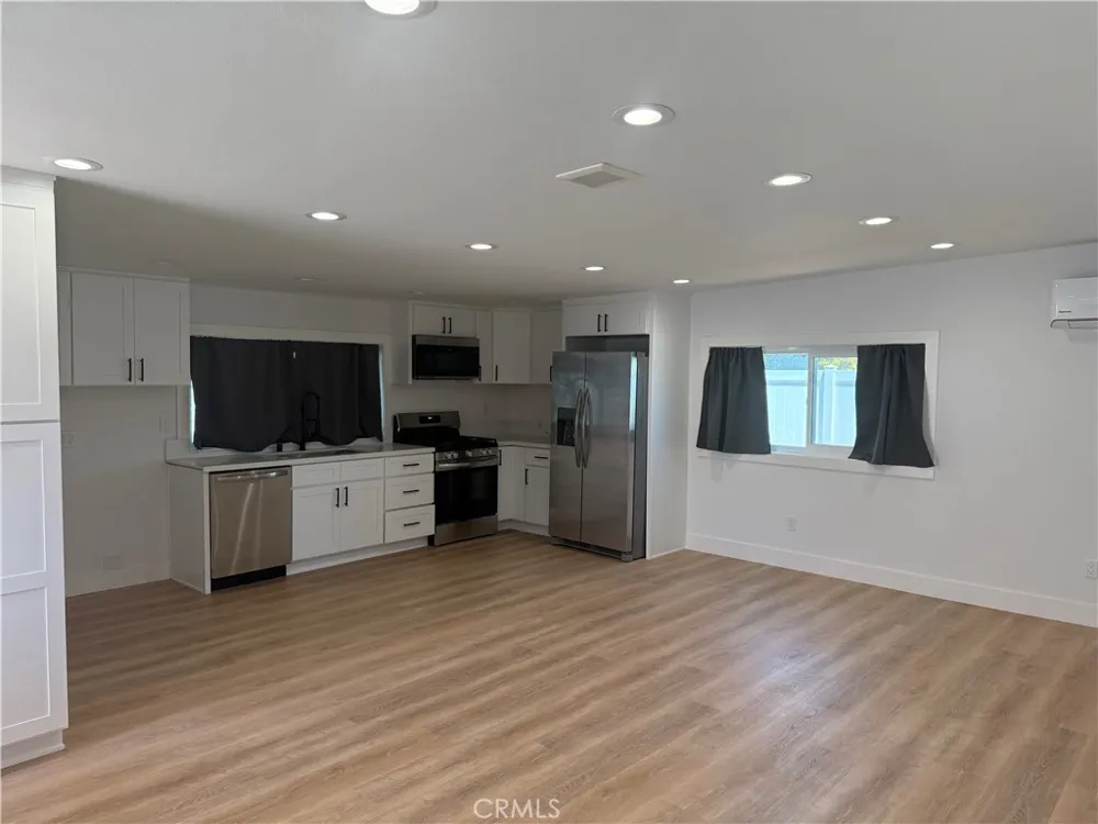 1395 3rd La Verne, CA 91750