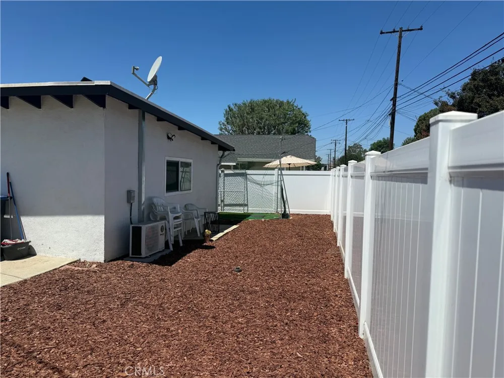1395 3rd La Verne, CA 91750