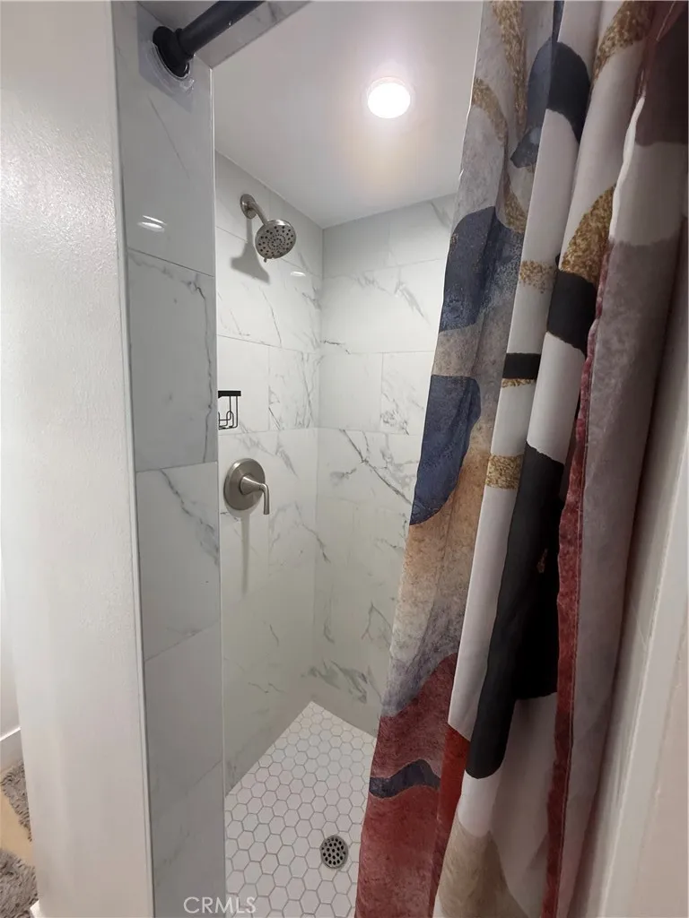 1395 3rd La Verne, CA 91750