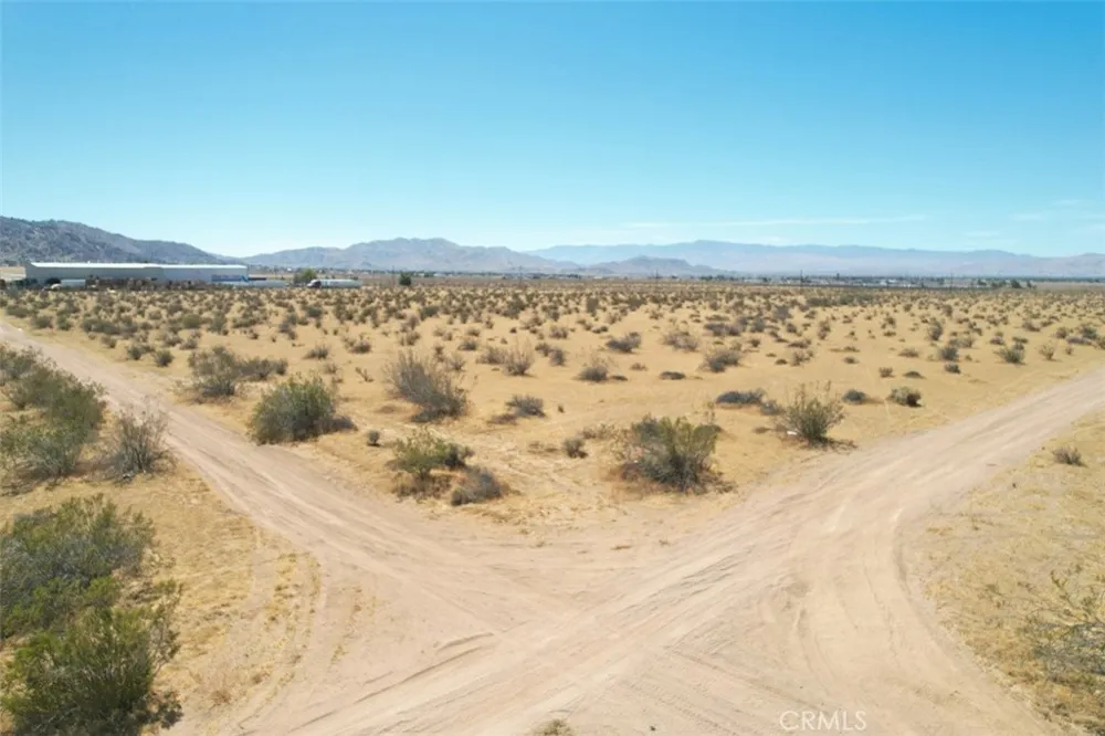 8 Falchion Road Apple Valley, CA 92307