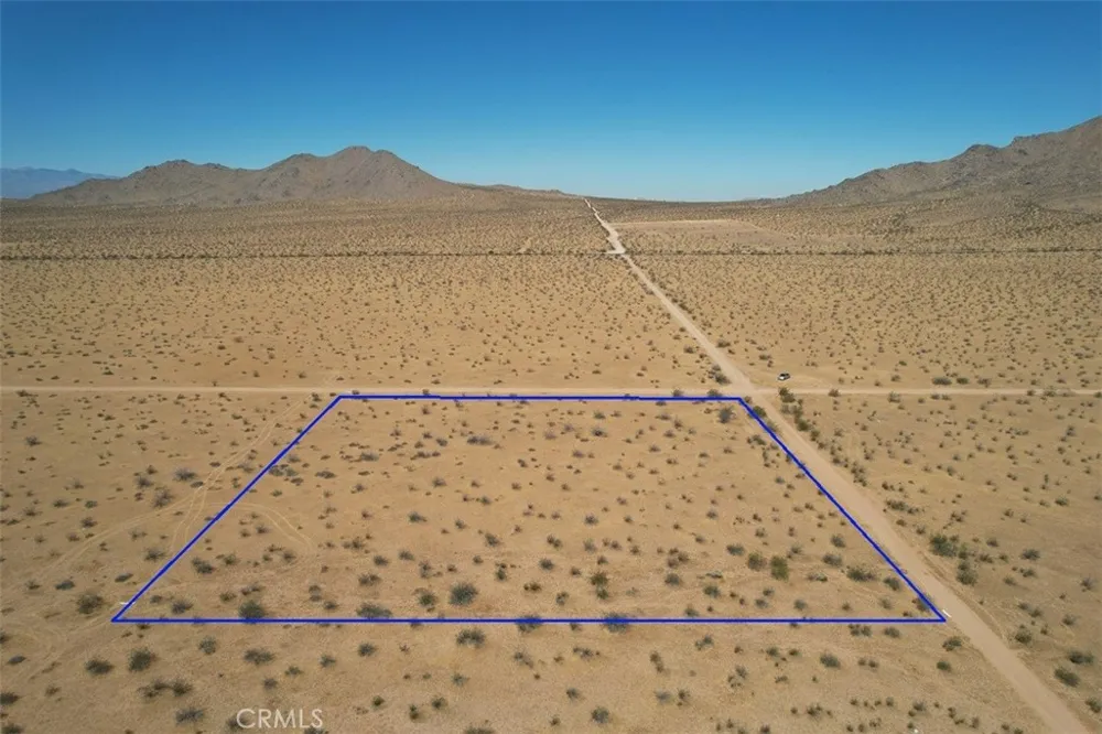 8 Falchion Road Apple Valley, CA 92307