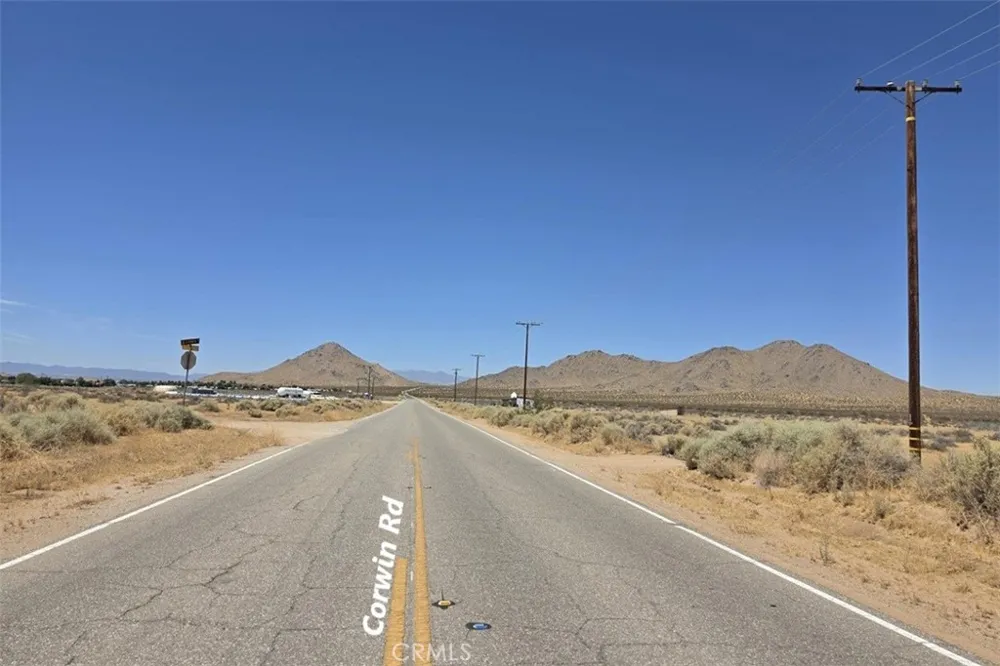 8 Falchion Road Apple Valley, CA 92307