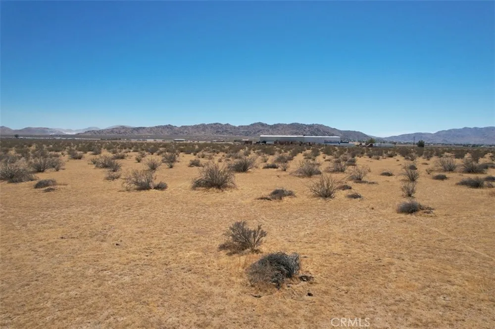 8 Falchion Road Apple Valley, CA 92307