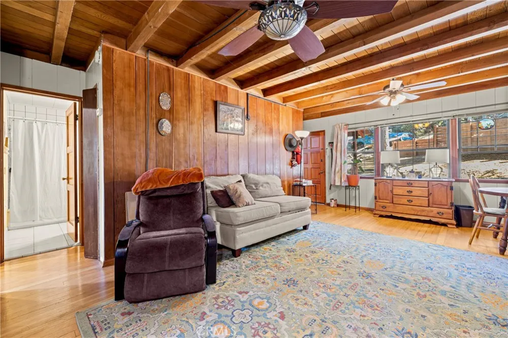 964 Chateau Drive Crestline, CA 92325