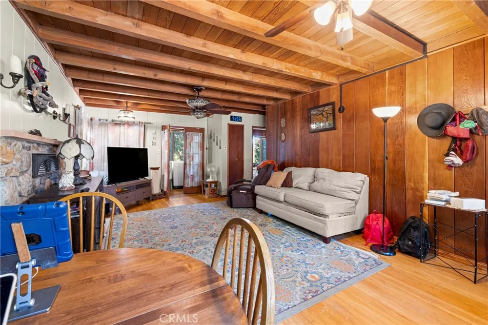 964 Chateau Drive Crestline, CA 92325