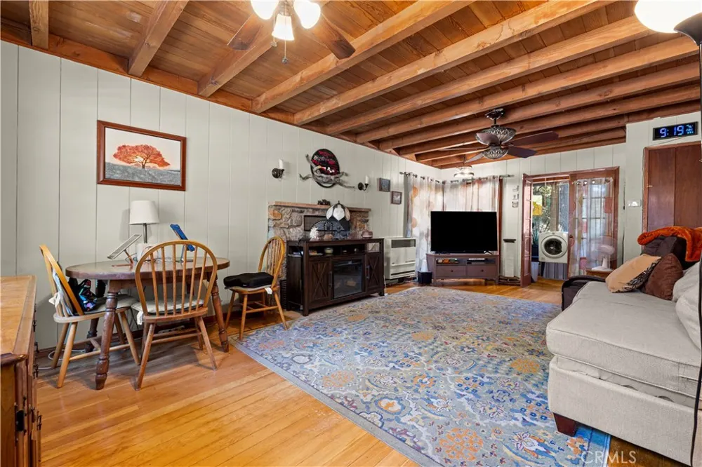 964 Chateau Drive Crestline, CA 92325