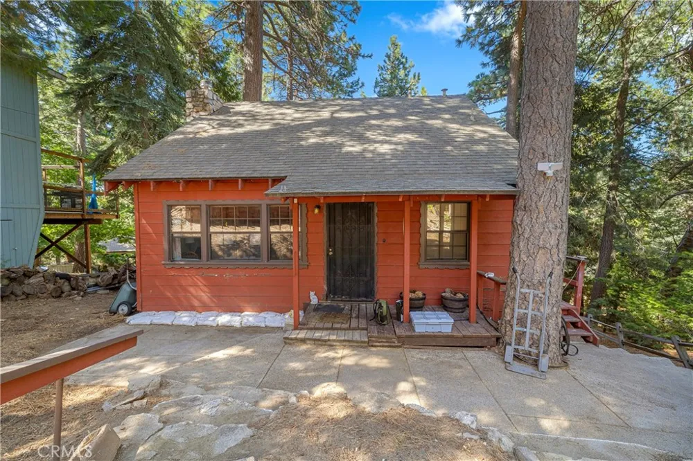 964 Chateau Drive Crestline, CA 92325