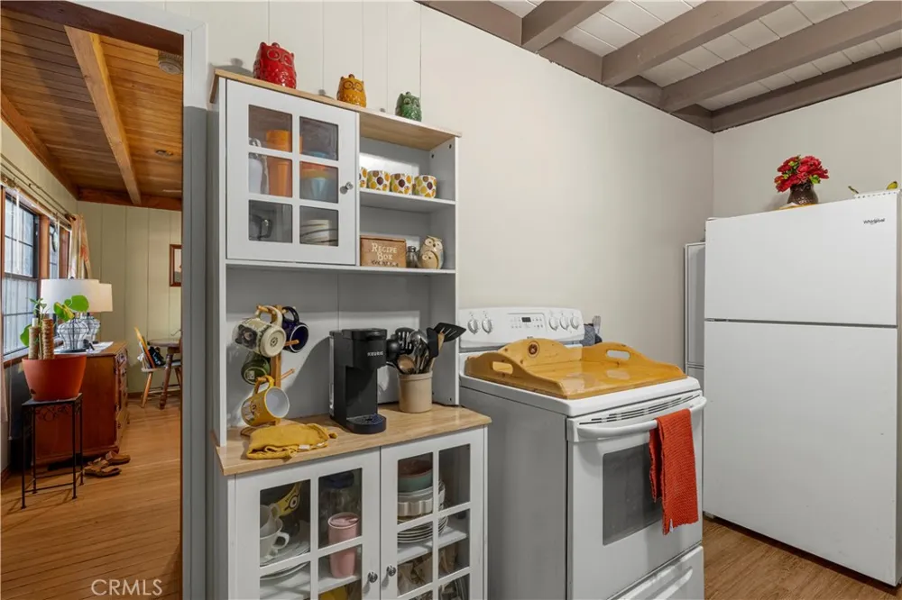 964 Chateau Drive Crestline, CA 92325