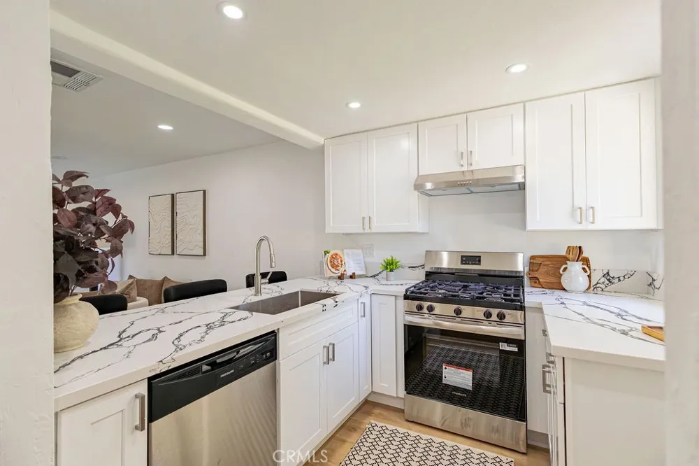 5720 Owensmouth Avenue #131 Woodland Hills, CA 91367